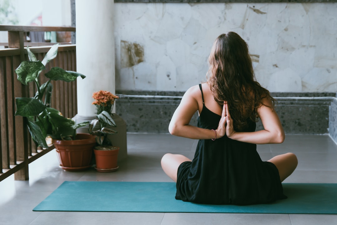 <p>Vinyasa Yoga</p>
<p>
O Vinyasa Yoga é uma prática dinâmica que combina movimento fluido com a respiração consciente, proporcionando uma experiência única de conexão com o corpo, mente e alma. Com a orientação atenciosa da professora Fernanda Gaggino, você será guiado(a) por sequências de posturas que ajudarão a aumentar a força, flexibilidade e concentração, enquanto aliviam o estresse e a tensão do dia a dia.</p>
<p>Vantagens de participar das nossas aulas:</p>
<p>✓ Acesso a um espaço tranquilo e seguro<br />
✓ Orientação da professora Fernanda Gaggino<br />
✓ Fortalecimento do corpo e da mente<br />
✓ Melhora na postura e flexibilidade<br />
✓ Redução do estresse e ansiedade<br />
✓ Aumento da consciência corporal<br />
✓ Oportunidade de conhecer pessoas com interesses semelhantes</p>
